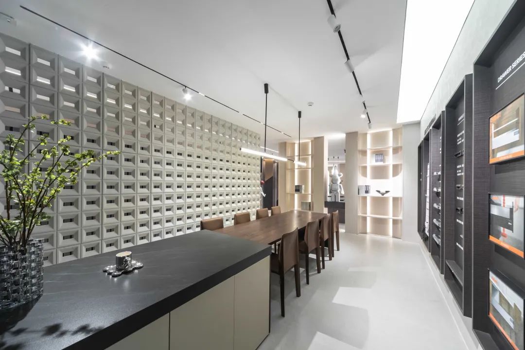 1699335829776323.jpg 640.jpg